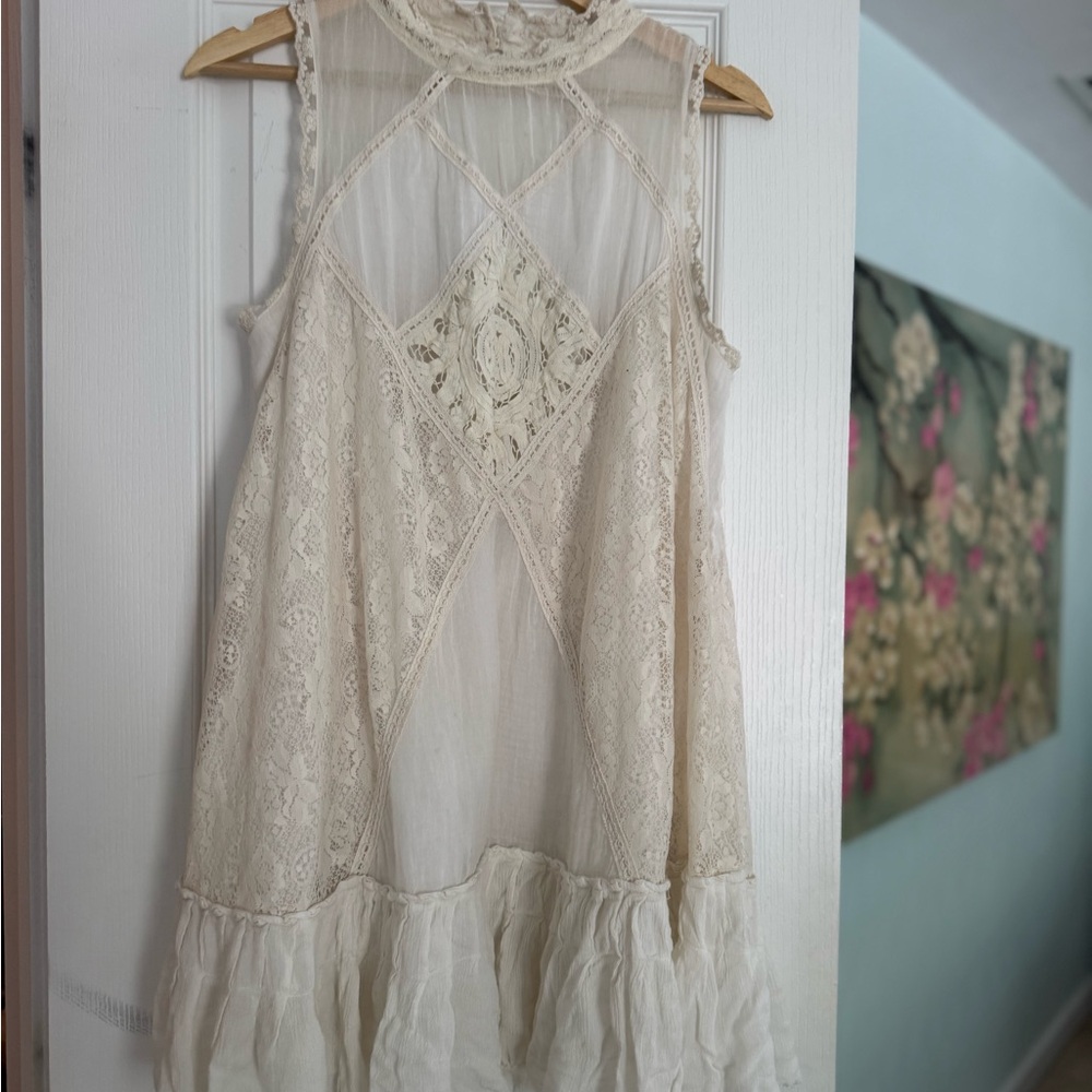 Elegant Lace Sleeveless Dress